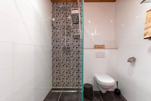 Bathroom sa B&B De Leestjespolder