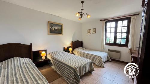 Postel nebo postele na pokoji v ubytování Chateau st-auriol - magnanerie