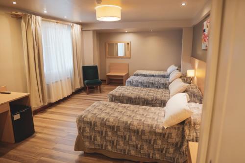 En eller flere senge i et værelse på Monte Claro