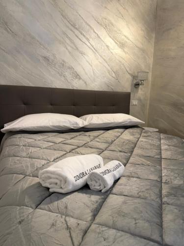 a bedroom with two towels on a bed at Dimora Lanamar in Conversano
