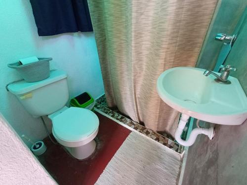 Koupelna v ubytování Peaceful Hidden Cabin in Panajachel