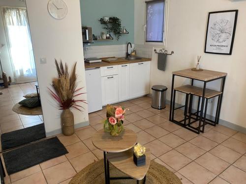 Aix-en-Provence, Charmant studio idéalement situé avec Clim et linge fourni