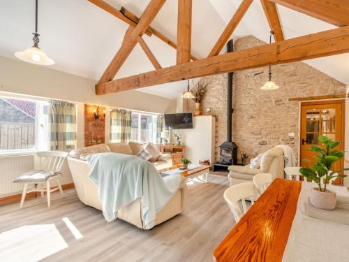 Khu vực ghế ngồi tại 3 Bed in Newton-on-Rawcliffe 88956