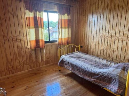 Giường trong phòng chung tại Cabaña Lago Ranco