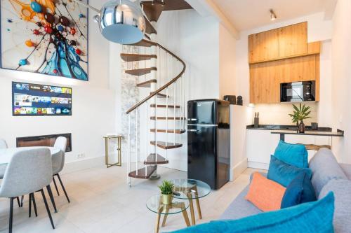 Castellana by Skykey