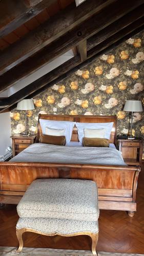 En eller flere senge i et værelse på Garden Apartment