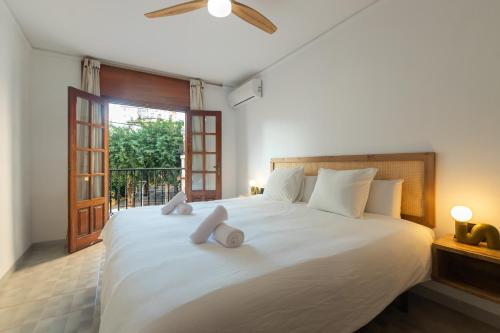 En eller flere senge i et værelse på Villa privada con barbacoa y patio cerca de la playa Torremolinos