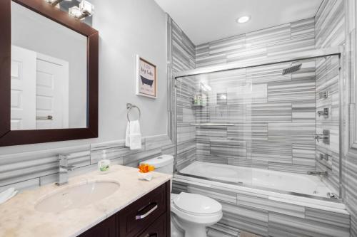 Koupelna v ubytování Magnificent 1BR with Pool & Gym