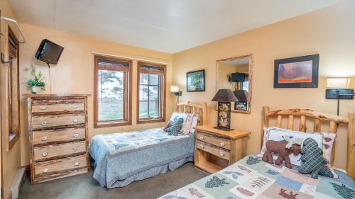 a bedroom with two beds and a dresser at Etta Place Too 103 by AvantStay Close to Town The Slopes In Complex w Communal Pool Hot Tub in Telluride