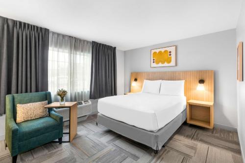 Postel nebo postele na pokoji v ubytování Sonesta Simply Suites Austin South