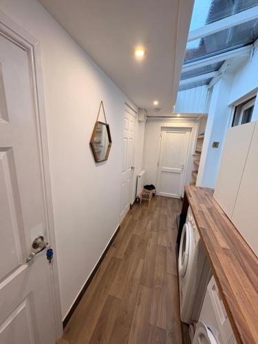 Køkken eller tekøkken på Cozy living in Great Barr Birmingham