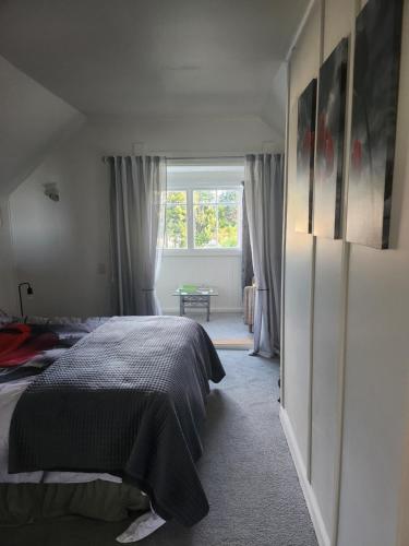 En eller flere senge i et værelse på Bridge Street Homestay