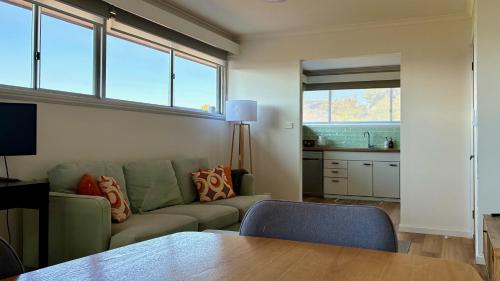 Et opholdsområde på 3 Bedroom Townhouse - Sandy Bay - Gorgeous View