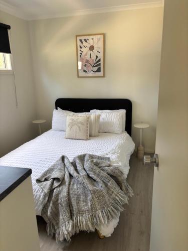 En eller flere senge i et værelse på Batemans Bay North Tourist Park