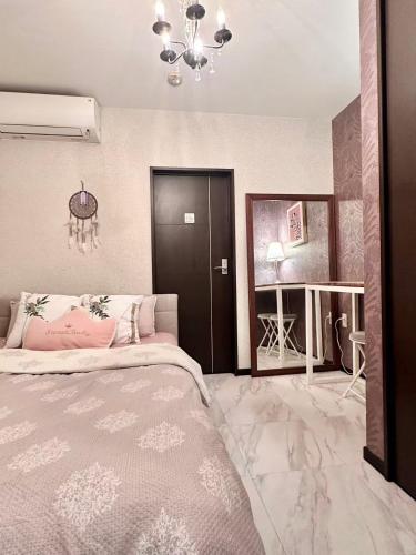 a bedroom with a large bed and a chandelier at Mori de house in kobe 1 in Kobe