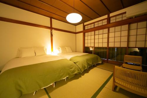 100平米で最大10名宿泊可能- Shinsaibashiまで徒歩5分の立地で美しい日本家屋です-BBQも楽しめます
