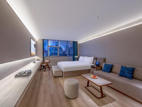 Giường trong phòng chung tại Orange Crystal Hotel Nanjing Drum Tower