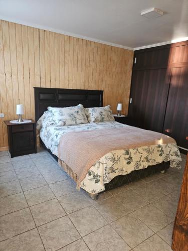 Postel nebo postele na pokoji v ubytování Lago Ranco, cabaña orilla de lago