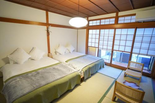 100平米で最大10名宿泊可能- Shinsaibashiまで徒歩5分の立地で美しい日本家屋です-BBQも楽しめます