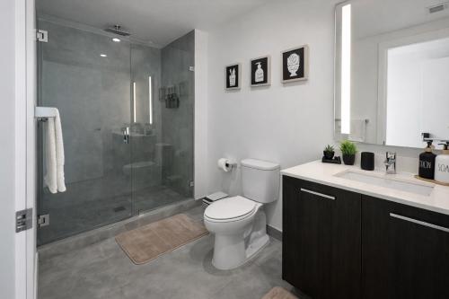 a bathroom with a shower and a toilet and a sink at Downtown Miami 2Br 2Bath Oasis Bayside & Port of Miami Minutes Away in Miami