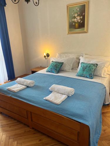 a bedroom with a bed with towels on it at Apartment w/ spacious terrace in Mandre