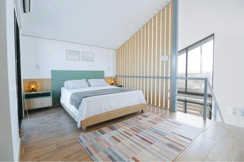 En eller flere senge i et værelse på Tiny House con Piscina Privada, AC and Starlink