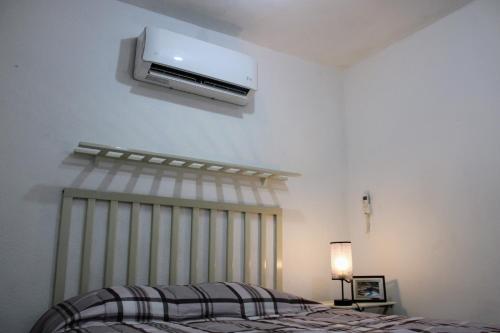 a bedroom with a bed and a tv on the wall at Casa de Ciencia, Cultura y Buena Onda in La Paz