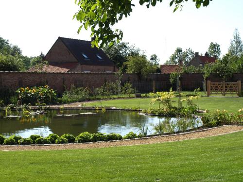 A garden outside B&B Pastorie van Merkem