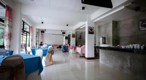 Posezení v ubytování Pornsiri Hotel Sisaket