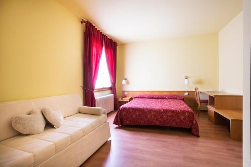 Un ou plusieurs lits dans un hébergement de l'établissement Hotel Piuro