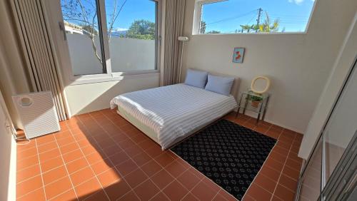 a small bed in a room with a window at 유유히 in Sowang-dong