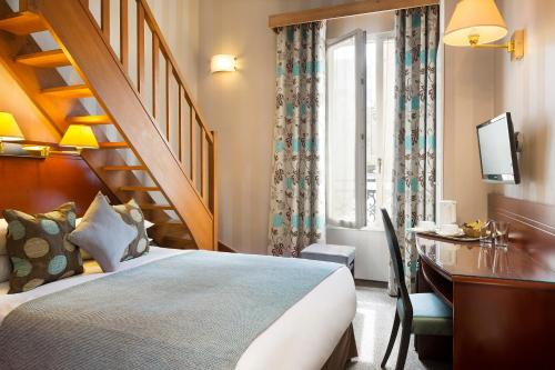 Voodi või voodid majutusasutuse Hotel Espace Champerret toas