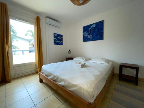 En eller flere senge i et værelse på T3 Hevi - 68m2 avec terrasse extérieure et piscine commune - La Saline-les-Bains