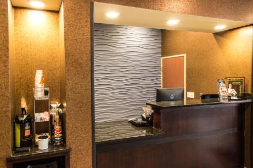 Kuchyň nebo kuchyňský kout v ubytování Cobblestone Hotel & Suites - Chippewa Falls