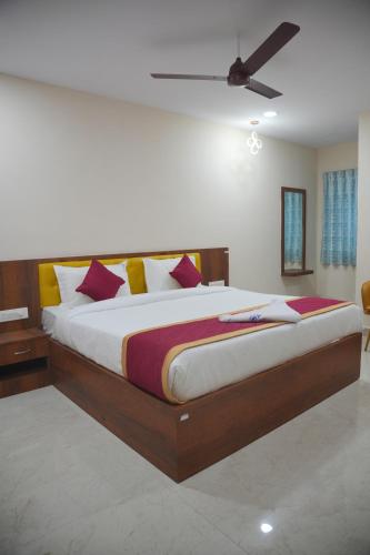 a bedroom with a large bed with a ceiling at Hotel Mount Royale in Hyderabad