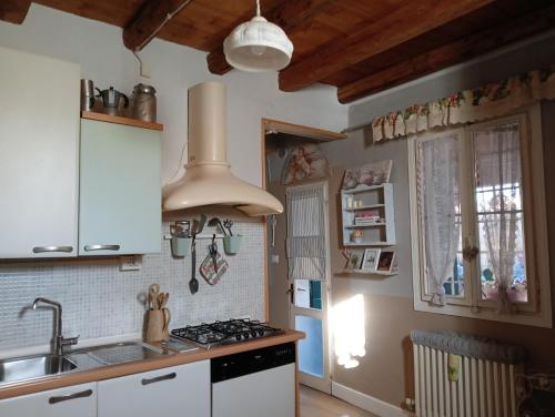 a kitchen with a sink and a stove top oven at Piccola Casa Shabby 500m castello di Este in Este