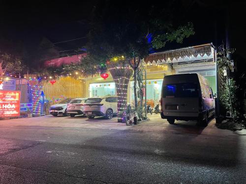a group of cars parked in a parking lot at night at Hotel Thi Hoa Bai Dinh in Ninh Binh