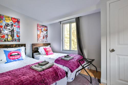 a bedroom with two beds and a window at FREE PARKING - In-Suite WASHER & DRYER - fully stocked KITCHEN - WORKSPACE PROVIDED - FAST WIFI - 5 minute walk to the most CENTRAL metro station IN MONTREAL - BERRI UQAM in Montréal