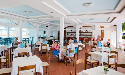 Un restaurant sau alt loc unde se poate mânca la Belair Beach Hotel