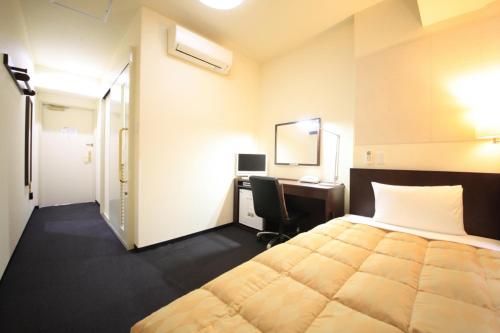 Postel nebo postele na pokoji v ubytování Fuchu Urban Hotel Annex