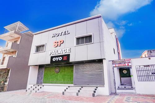 Foto dalla galleria di SPOT ON Hotel SP Palace a Surat