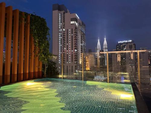 Bazén v ubytování Majestic Residence KLCC By Flixhome nebo v jeho okolí