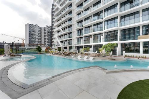 Oxford Gardens Premium Studio with Cinema & Game Room