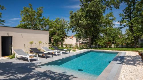 Modern villa Casetta Molindrio with pool in Porec