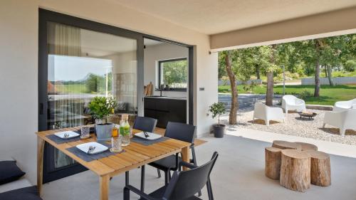 Modern villa Casetta Molindrio with pool in Porec