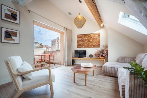 Historic center, air conditioning, terrace, rooftop views