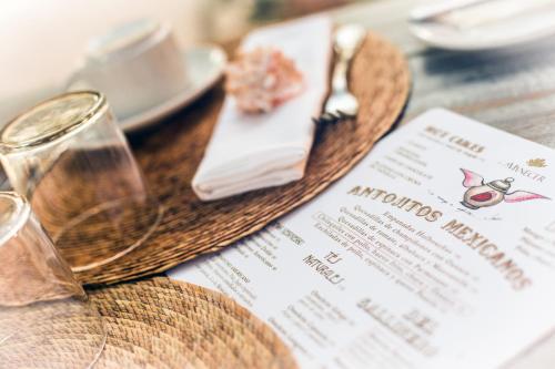 Jídlo v hotelu nebo okolí