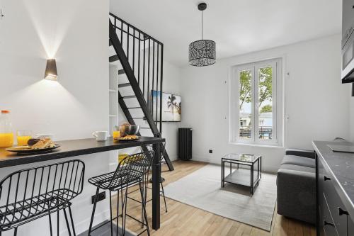 Maisons Alfort 4 Modern renovated bright apartment