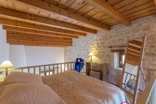 Postel nebo postele na pokoji v ubytování Kapsaliana Village Hotel