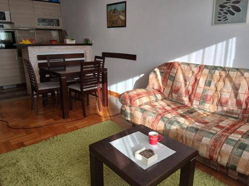 Zona d'estar a Apartman Nora